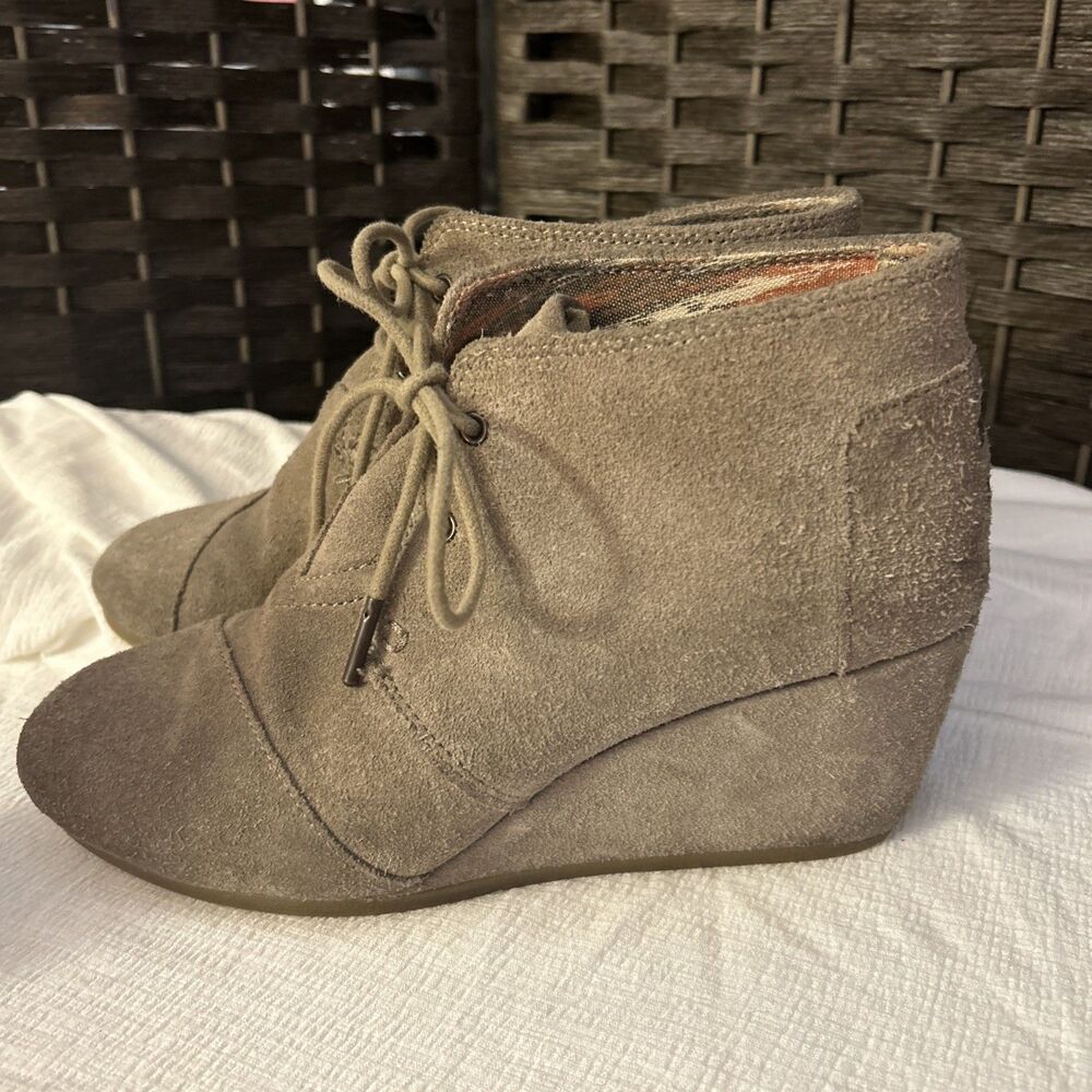 Toms Suede Beige Lace Up Wedge Ankle Booties Size 8 Women’s